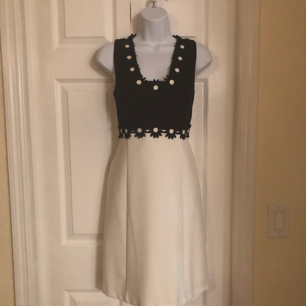 Beautiful black and white dress. Size S